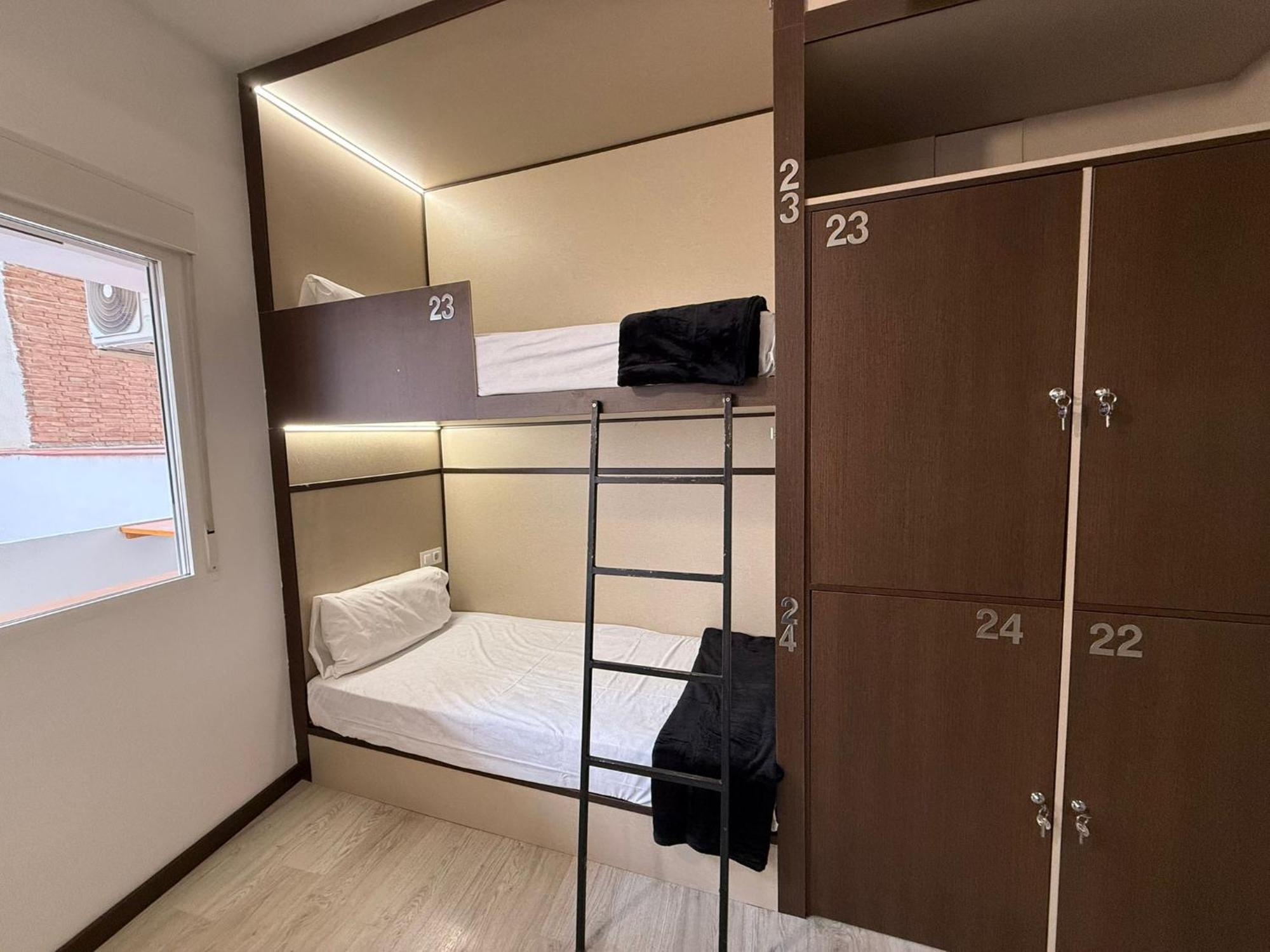 Hostel Tkh-Rooms Mate Мадрид Экстерьер фото