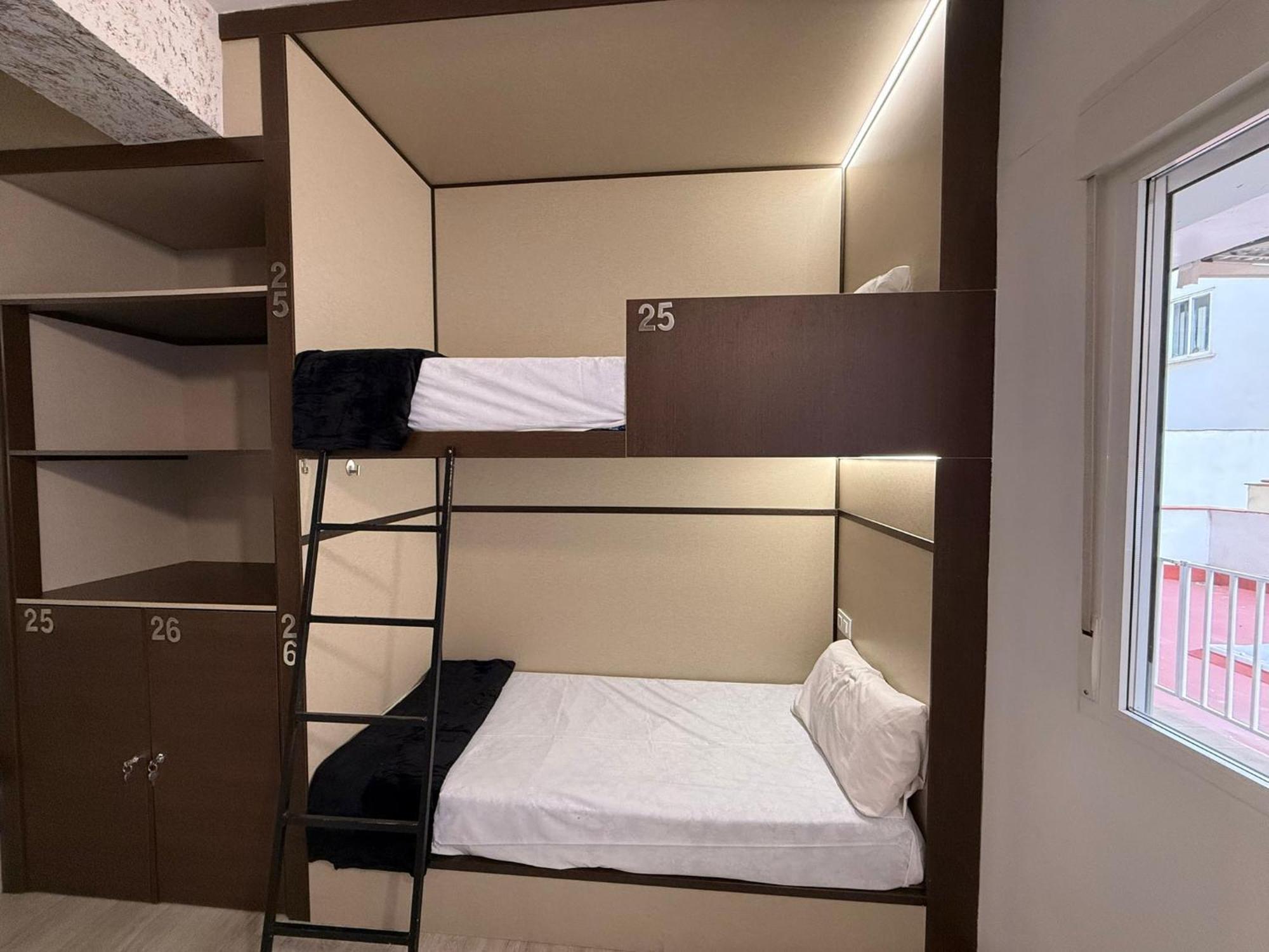 Hostel Tkh-Rooms Mate Мадрид Экстерьер фото
